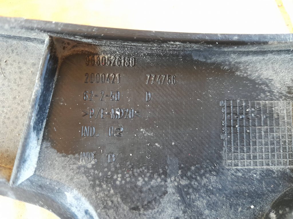 Aizmugurējā spārna un bufera stiprinājums priekš CITROEN PICASSO 2007 4 Aizmugurējā spārna un bufera stiprinājums priekš CITROEN PICASSO 2007