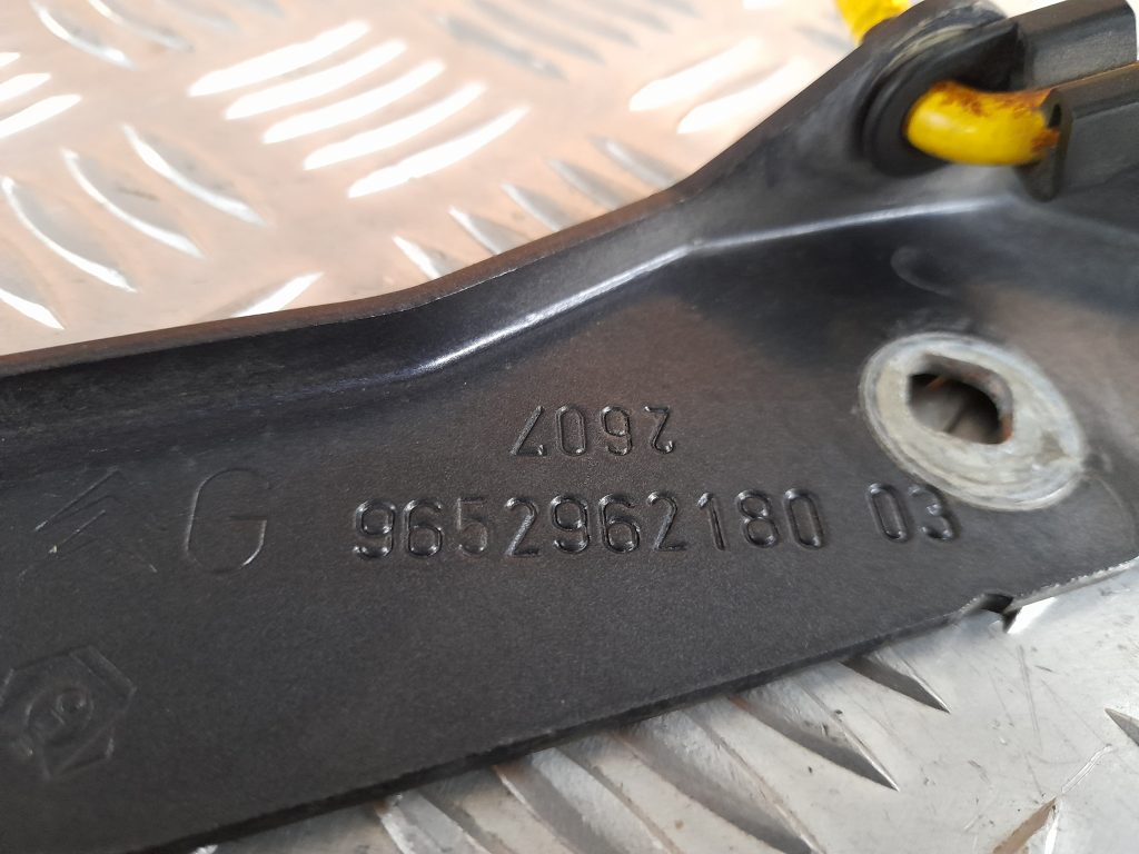 Pārsega eņģe, pa kreisi priekš CITROEN PICASSO 2007 2 Pārsega eņģe, pa kreisi priekš CITROEN PICASSO 2007