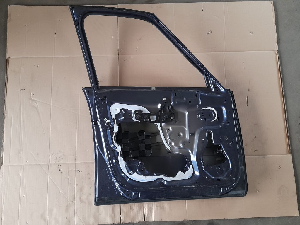 Priekšējās kreisās durvis priekš CITROEN PICASSO 2007 2 Priekšējās kreisās durvis priekš CITROEN PICASSO 2007