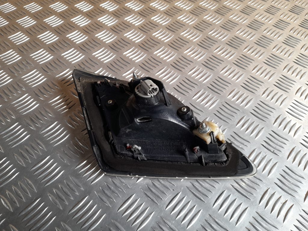 Bagāžnieka vāka labais lukturis priekš MAZDA 6 2008 2 Bagāžnieka vāka labais lukturis priekš MAZDA 6 2008