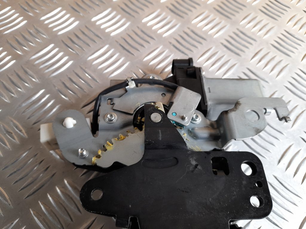 Bagāžnieka vāka slēdzene priekš MAZDA 6 2008 3 Bagāžnieka vāka slēdzene priekš MAZDA 6 2008