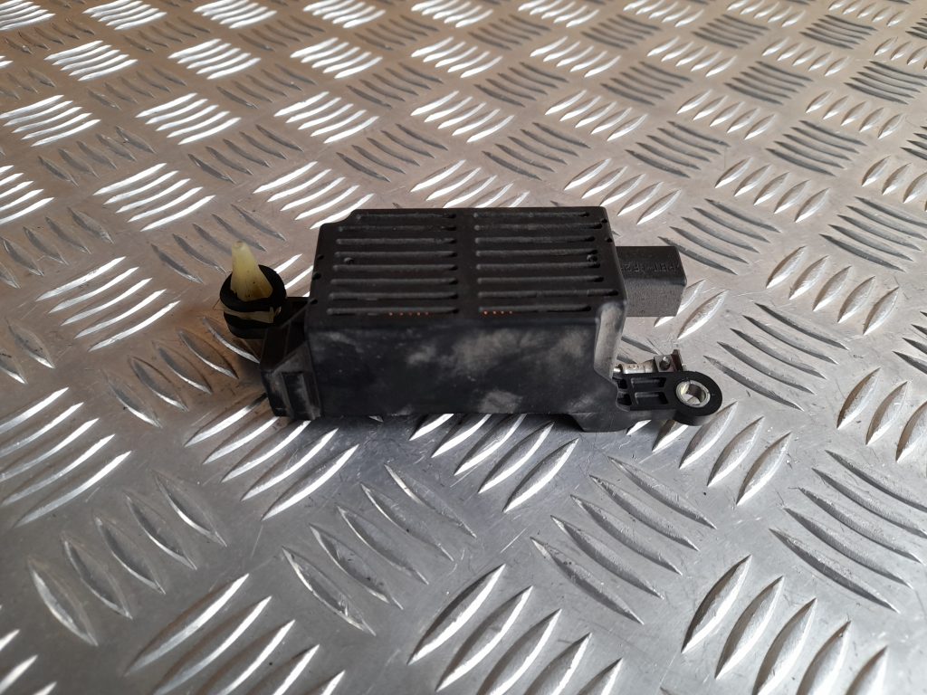 Antenas vadības bloks priekš MAZDA 6 2008 1 Antenas vadības bloks priekš MAZDA 6 2008