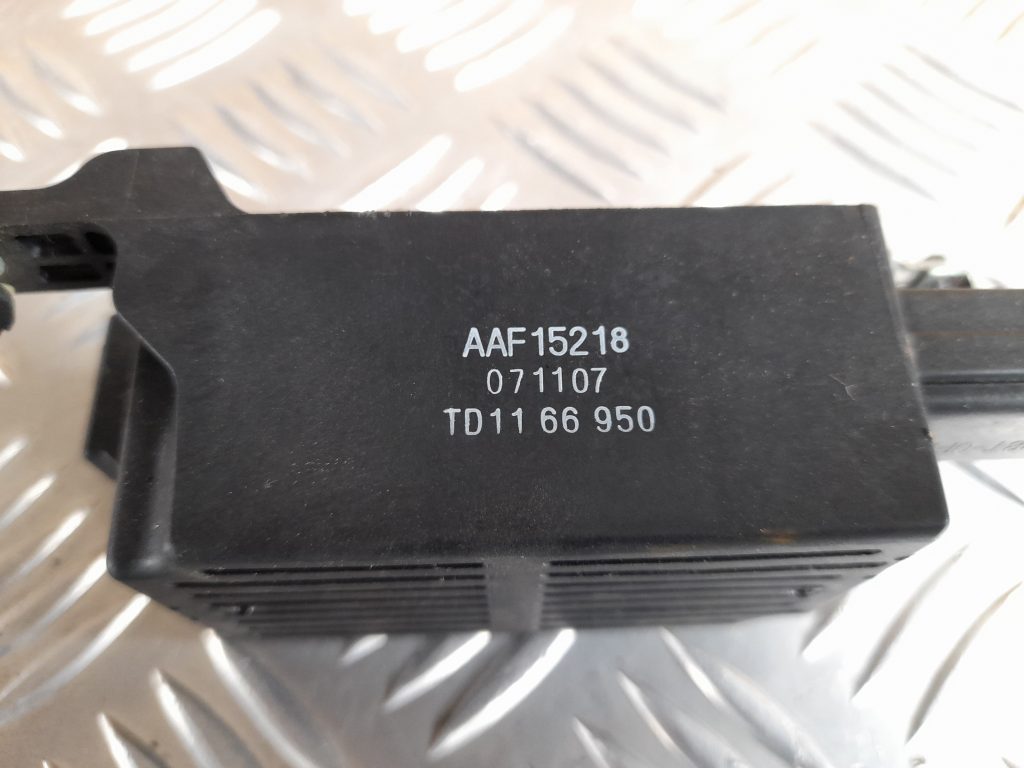 Antenas vadības bloks priekš MAZDA 6 2008 3 Antenas vadības bloks priekš MAZDA 6 2008