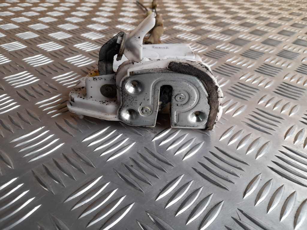 Aizmugurējo kreiso durvju slēdzene priekš MAZDA 6 2008