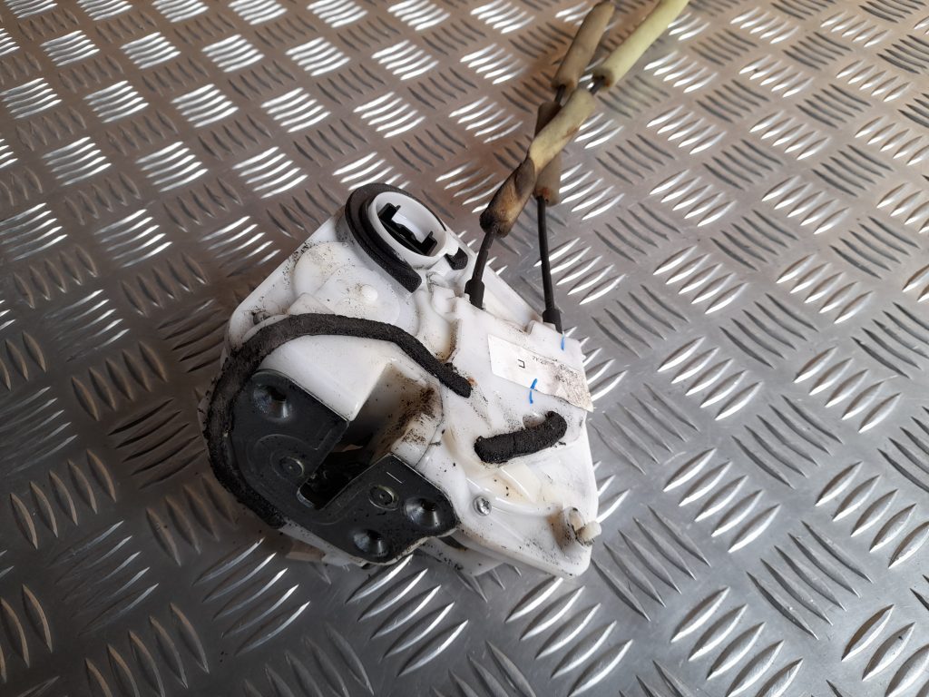 Aizmugurējo kreiso durvju slēdzene priekš MAZDA 6 2008