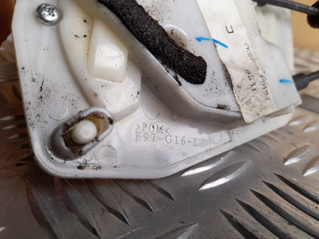 Aizmugurējo kreiso durvju slēdzene priekš MAZDA 6 2008