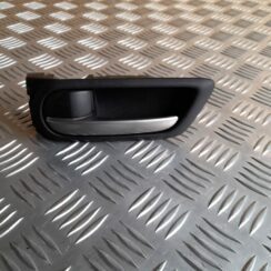 Salona durvju rokturis, aizmugures kreisais priekš MAZDA 6 2008