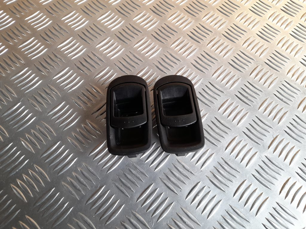 Kravas stiprināšanas eņģe bagāžniekā priekš MAZDA 6 2008 1 Kravas stiprināšanas eņģe bagāžniekā priekš MAZDA 6 2008