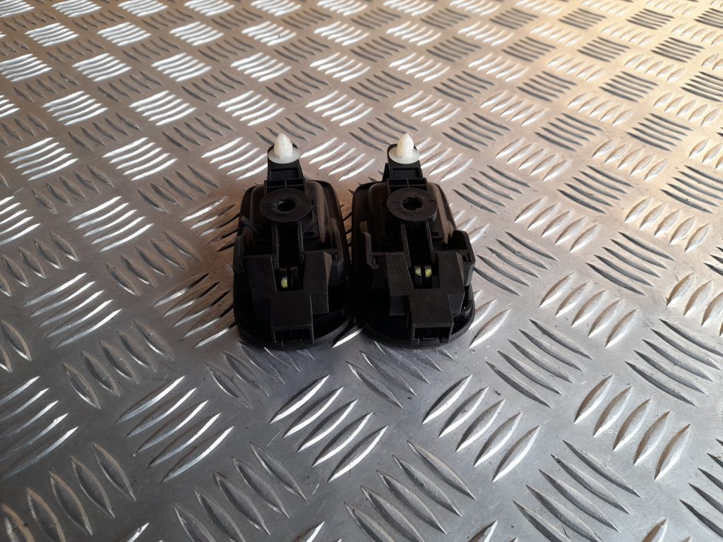 Kravas stiprināšanas eņģe bagāžniekā priekš MAZDA 6 2008 2 Kravas stiprināšanas eņģe bagāžniekā priekš MAZDA 6 2008