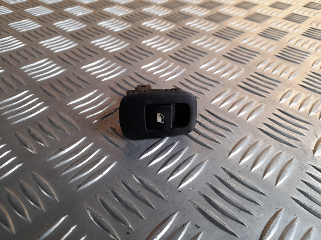 Stikla pacelšanas poga priekš MAZDA 6 2008 1 Stikla pacelšanas poga priekš MAZDA 6 2008