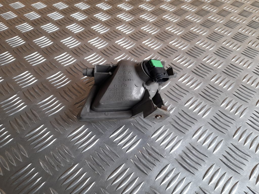 Miglas lukturis priekšā labajā pusē priekš MAZDA 6 2008 2 Miglas lukturis priekšā labajā pusē priekš MAZDA 6 2008