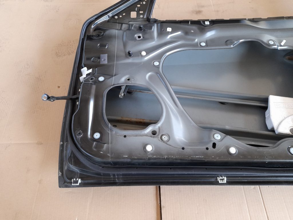 Priekšējās labās durvis priekš MAZDA 6 2008 6 Priekšējās labās durvis priekš MAZDA 6 2008