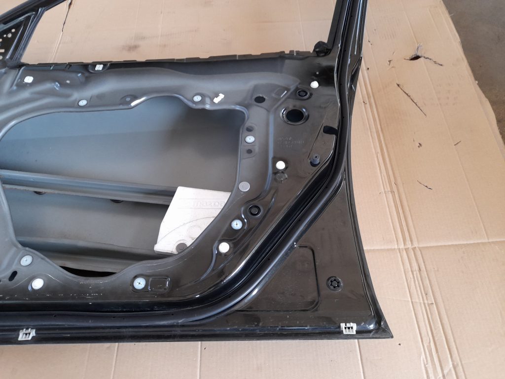 Priekšējās labās durvis priekš MAZDA 6 2008 4 Priekšējās labās durvis priekš MAZDA 6 2008