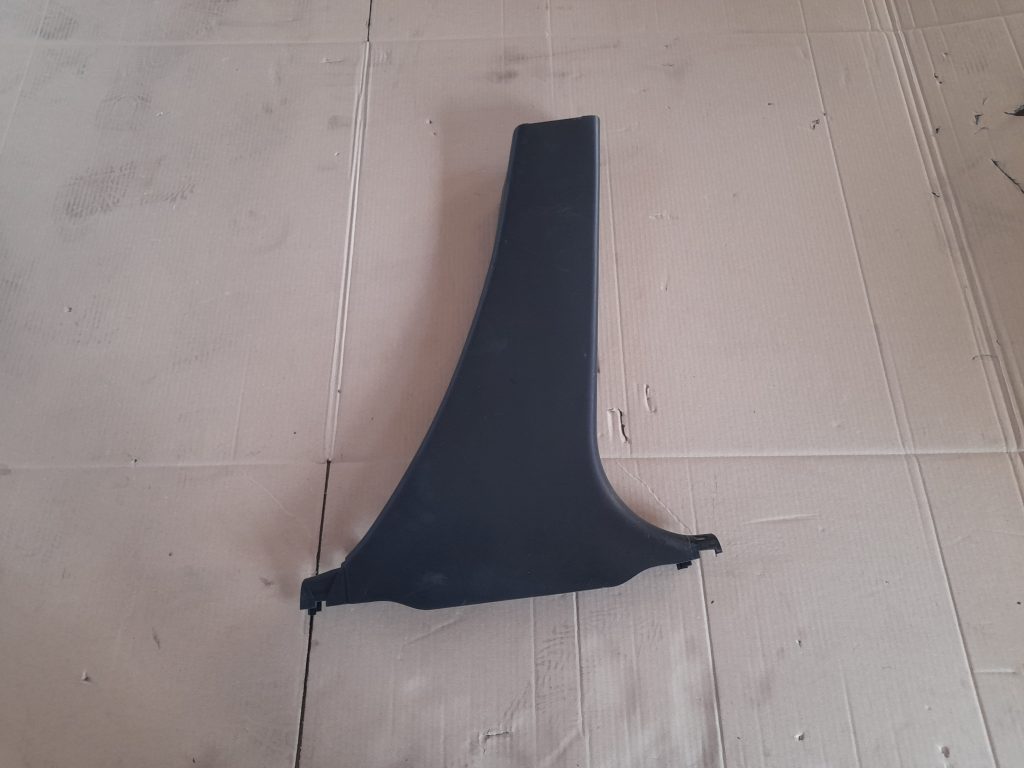 Vidējas salona statnes apdare priekš MAZDA 6 2008 1 Vidējas salona statnes apdare priekš MAZDA 6 2008