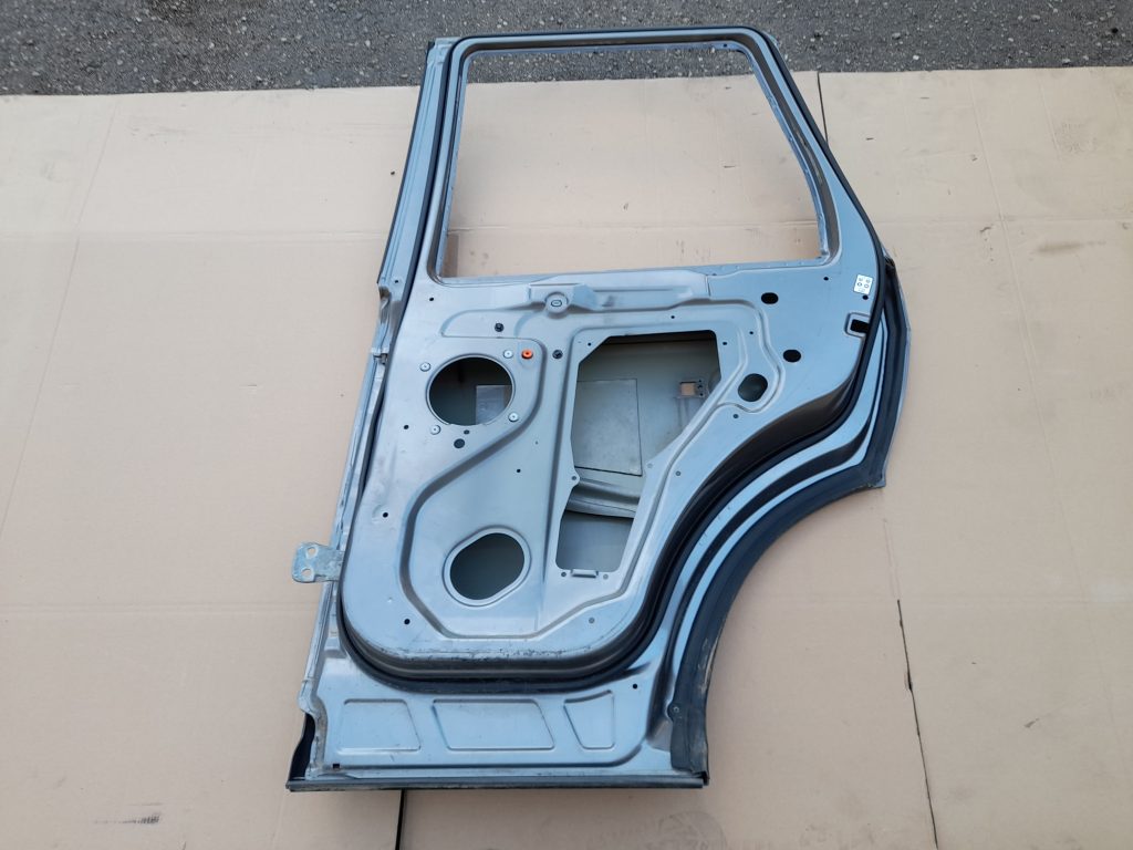 Aizmugurējās labās durvis priekš RANGE ROVER SPORT 2007