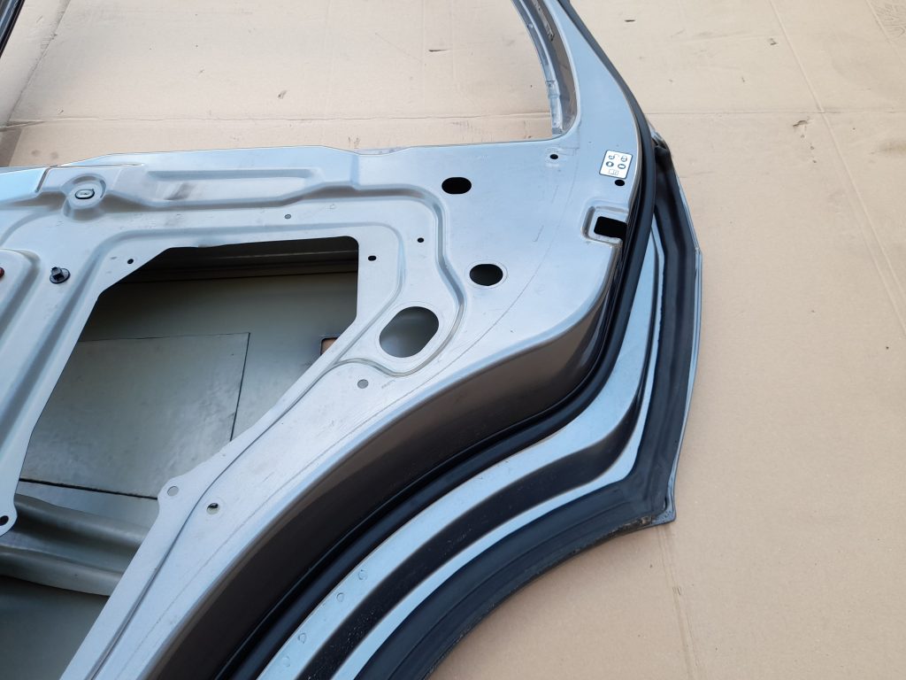 Aizmugurējās labās durvis priekš RANGE ROVER SPORT 2007