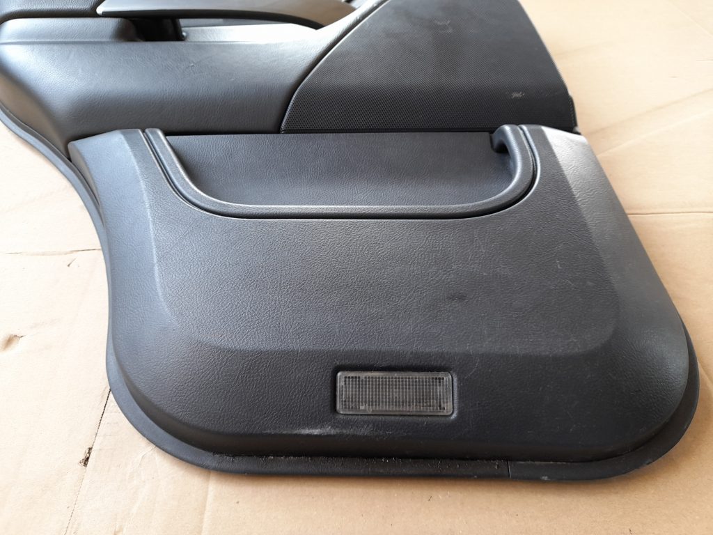 Aizmugurējo kreiso durvju apdare priekš RANGE ROVER SPORT 2007