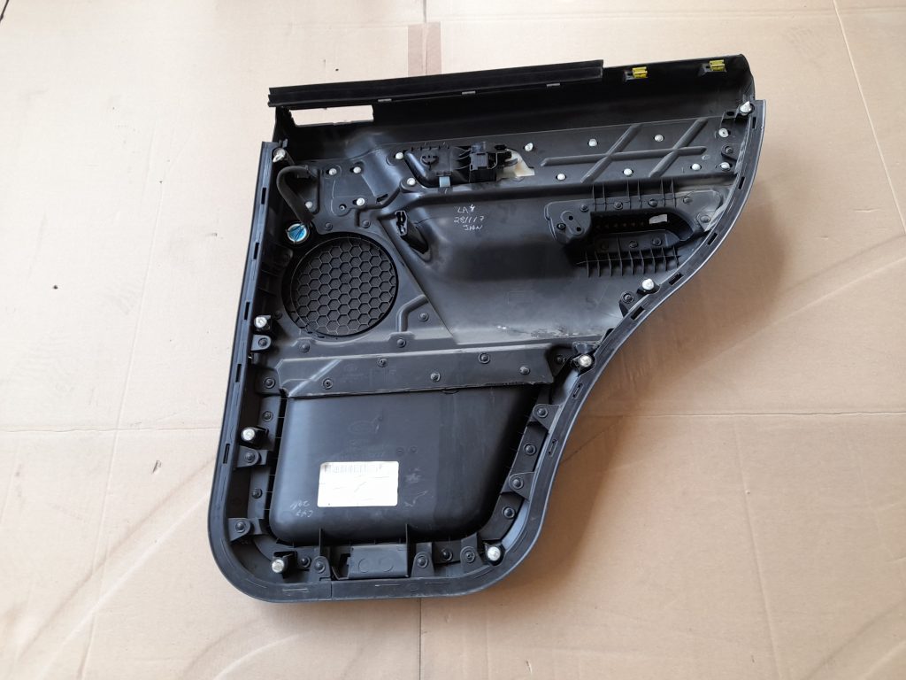 Aizmugurējo kreiso durvju apdare priekš RANGE ROVER SPORT 2007