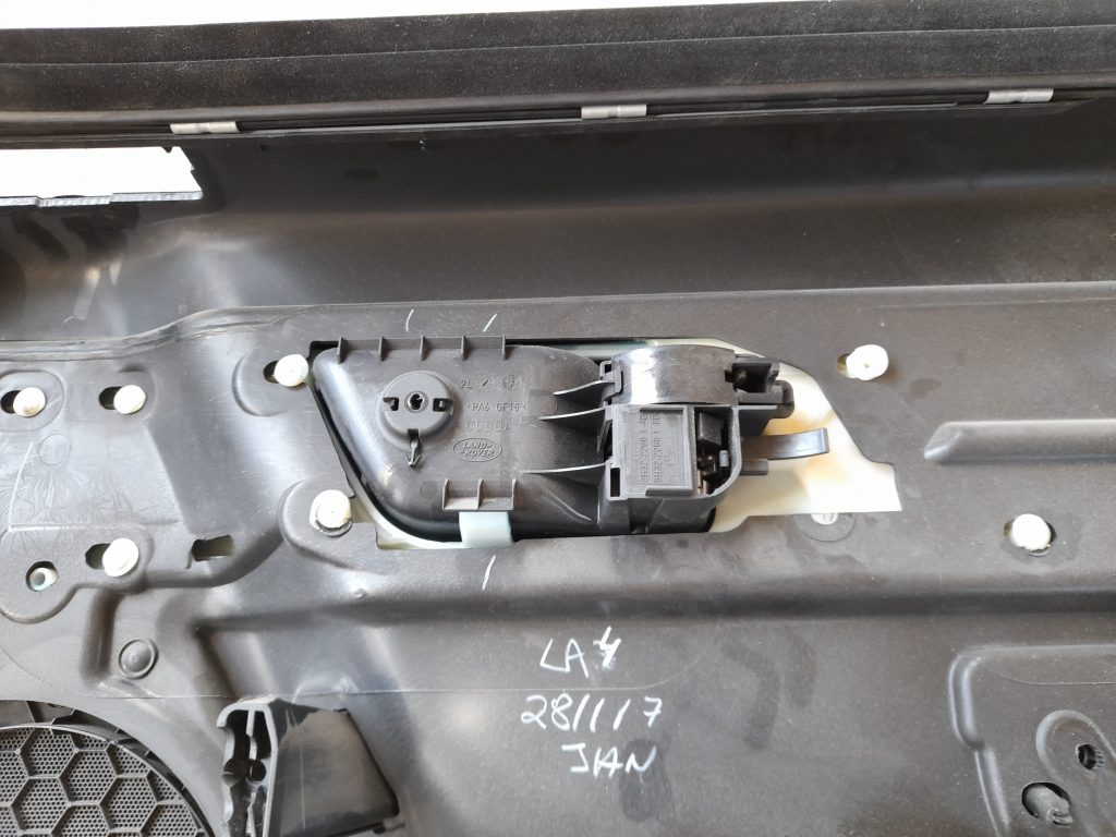 Aizmugurējo kreiso durvju apdare priekš RANGE ROVER SPORT 2007