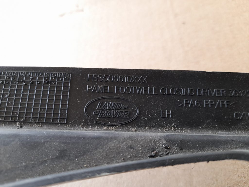 Mērinstrumentu paneļa apakšēja apdare priekš RANGE ROVER SPORT 2007