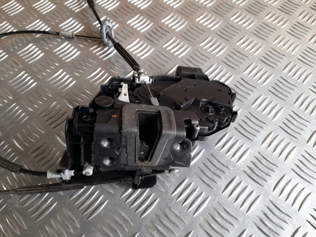 Priekšējo kreiso durvju slēdzene priekš RANGE ROVER SPORT 2007 2 Priekšējo kreiso durvju slēdzene priekš RANGE ROVER SPORT 2007