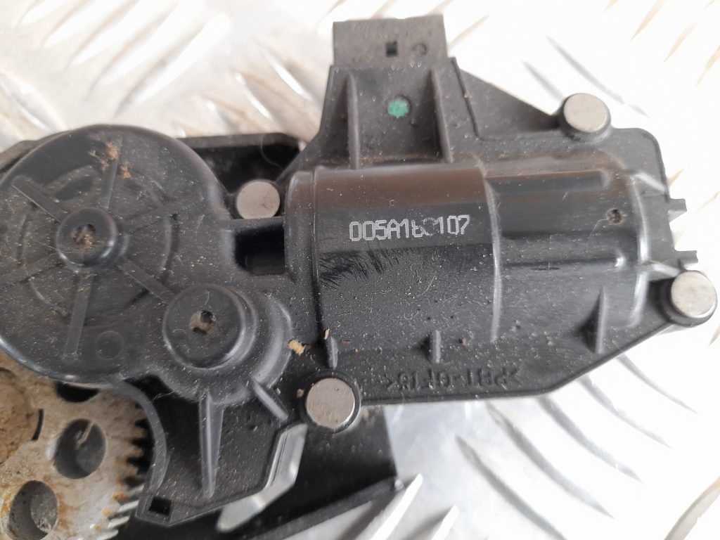 Bagažnieka vāka slēdzenes cilpa priekš RANGE ROVER SPORT 2007 3 Bagažnieka vāka slēdzenes cilpa priekš RANGE ROVER SPORT 2007