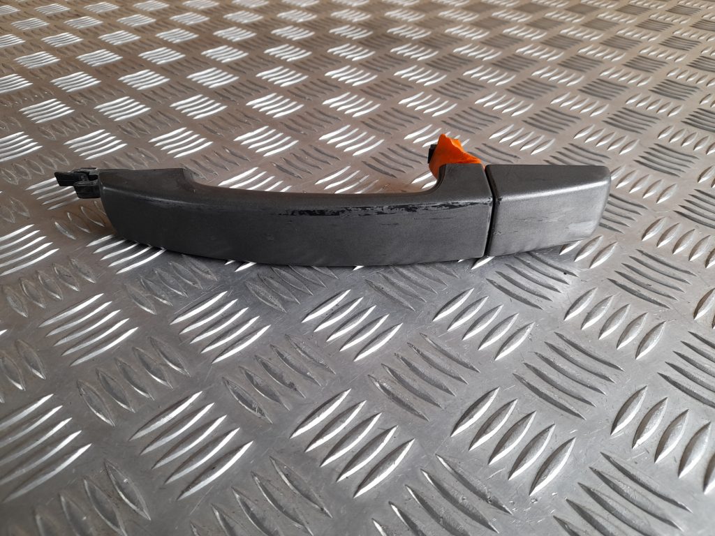 Aizmugurējais kreisais durvju rokturis priekš RANGE ROVER SPORT 2007