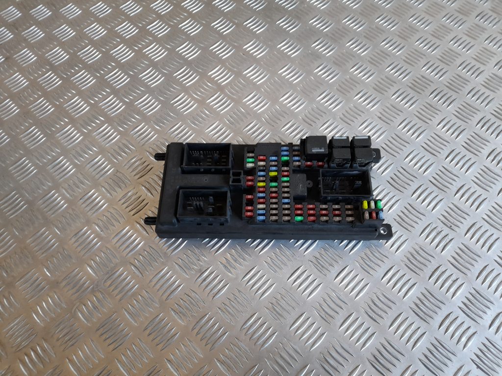 Drošinātāju bloks priekš RANGE ROVER SPORT 2007 1 Drošinātāju bloks priekš RANGE ROVER SPORT 2007