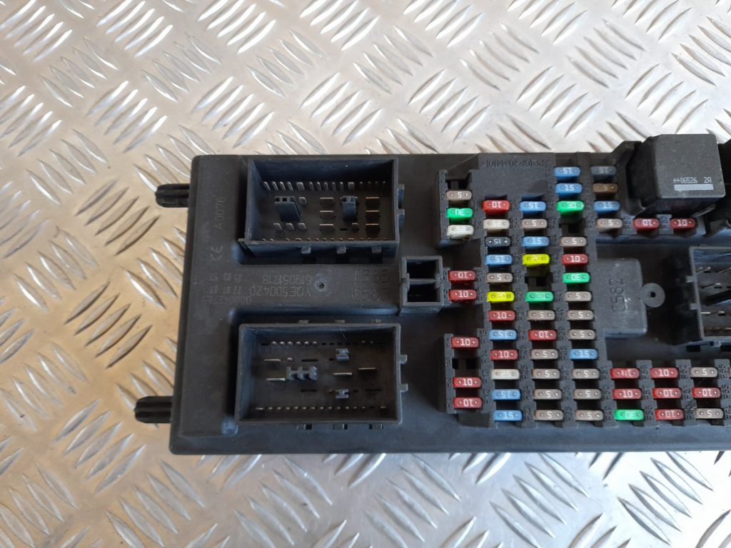 Drošinātāju bloks priekš RANGE ROVER SPORT 2007 5 Drošinātāju bloks priekš RANGE ROVER SPORT 2007