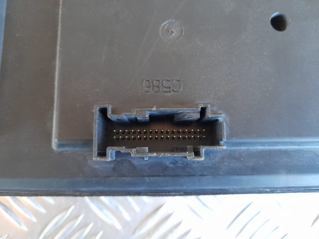 Drošinātāju bloks priekš RANGE ROVER SPORT 2007 6 Drošinātāju bloks priekš RANGE ROVER SPORT 2007