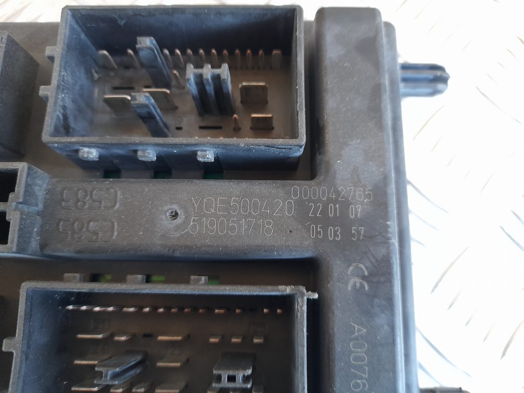 Drošinātāju bloks priekš RANGE ROVER SPORT 2007 7 Drošinātāju bloks priekš RANGE ROVER SPORT 2007