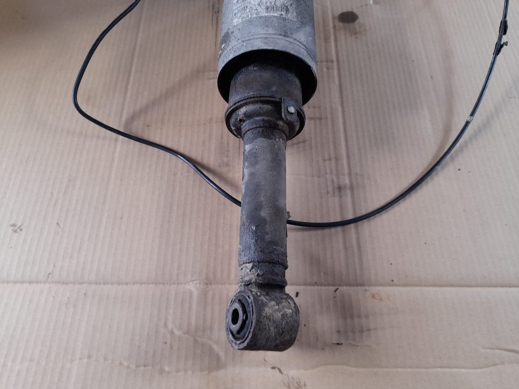 Priekšējais amortizators priekš RANGE ROVER SPORT 2007 2 Priekšējais amortizators priekš RANGE ROVER SPORT 2007