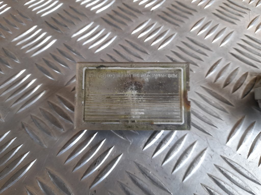 Numura zīmes apgaismojums priekš RANGE ROVER SPORT 2007 4 Numura zīmes apgaismojums priekš RANGE ROVER SPORT 2007