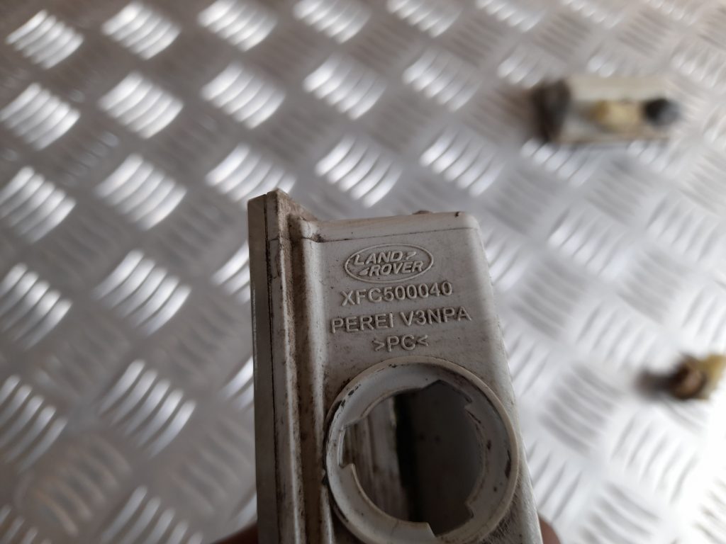 Numura zīmes apgaismojums priekš RANGE ROVER SPORT 2007 5 Numura zīmes apgaismojums priekš RANGE ROVER SPORT 2007