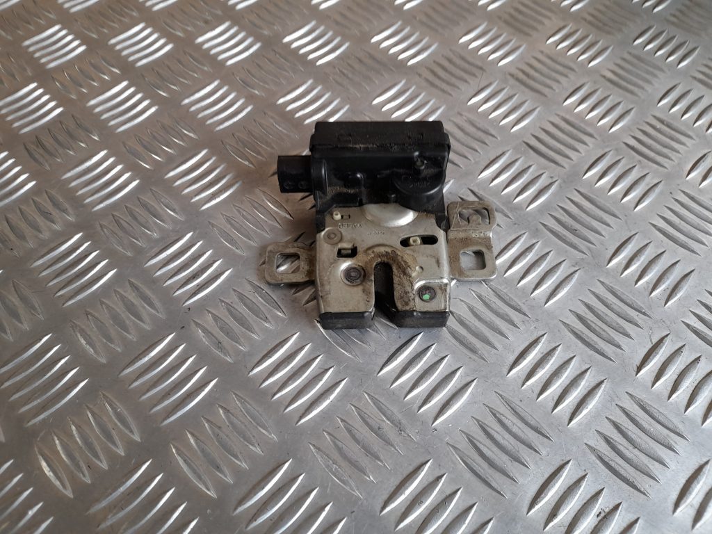 Bagažnieka vāka stikla slēdzene priekš RANGE ROVER SPORT 2007 2 Bagažnieka vāka stikla slēdzene priekš RANGE ROVER SPORT 2007