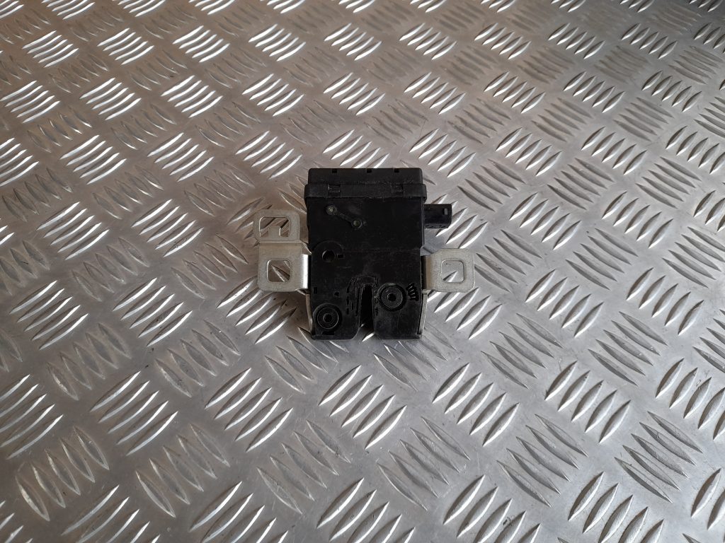 Bagažnieka vāka stikla slēdzene priekš RANGE ROVER SPORT 2007 1 Bagažnieka vāka stikla slēdzene priekš RANGE ROVER SPORT 2007