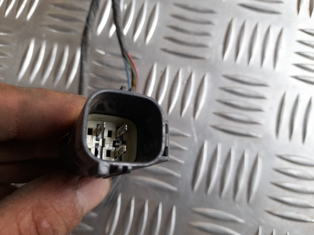 Priekšējo parkošanas devēju vads priekš RANGE ROVER SPORT 2007 3 Priekšējo parkošanas devēju vads priekš RANGE ROVER SPORT 2007