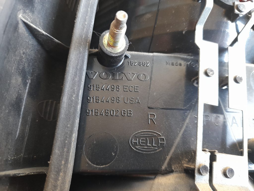 Aizmugurējais labais lukturis priekš VOLVO V70 2003 SILVER 3 Aizmugurējais labais lukturis priekš VOLVO V70 2003 SILVER