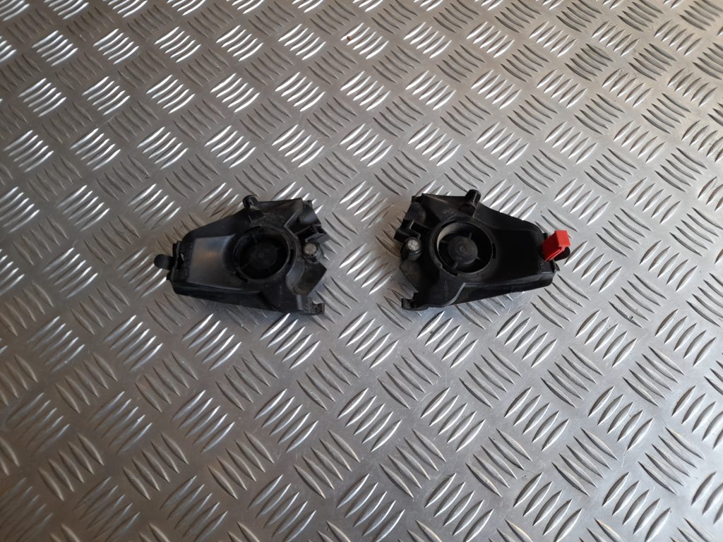 Durvju skaļrunis, augšā priekš VOLVO V70 2003 SILVER 1 Durvju skaļrunis, augšā priekš VOLVO V70 2003 SILVER