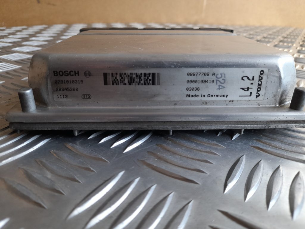 Dzinēja vadības bloks priekš VOLVO V70 2003 SILVER 2 Dzinēja vadības bloks priekš VOLVO V70 2003 SILVER