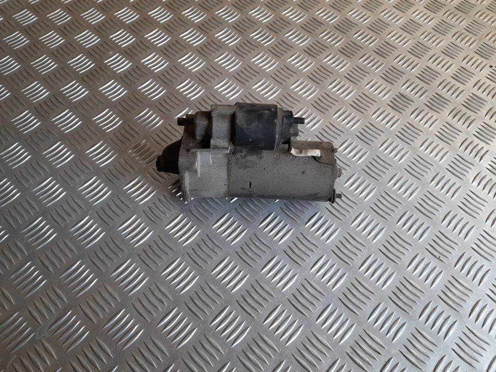 Starteris priekš VOLVO V70 2003 SILVER 1 Starteris priekš VOLVO V70 2003 SILVER