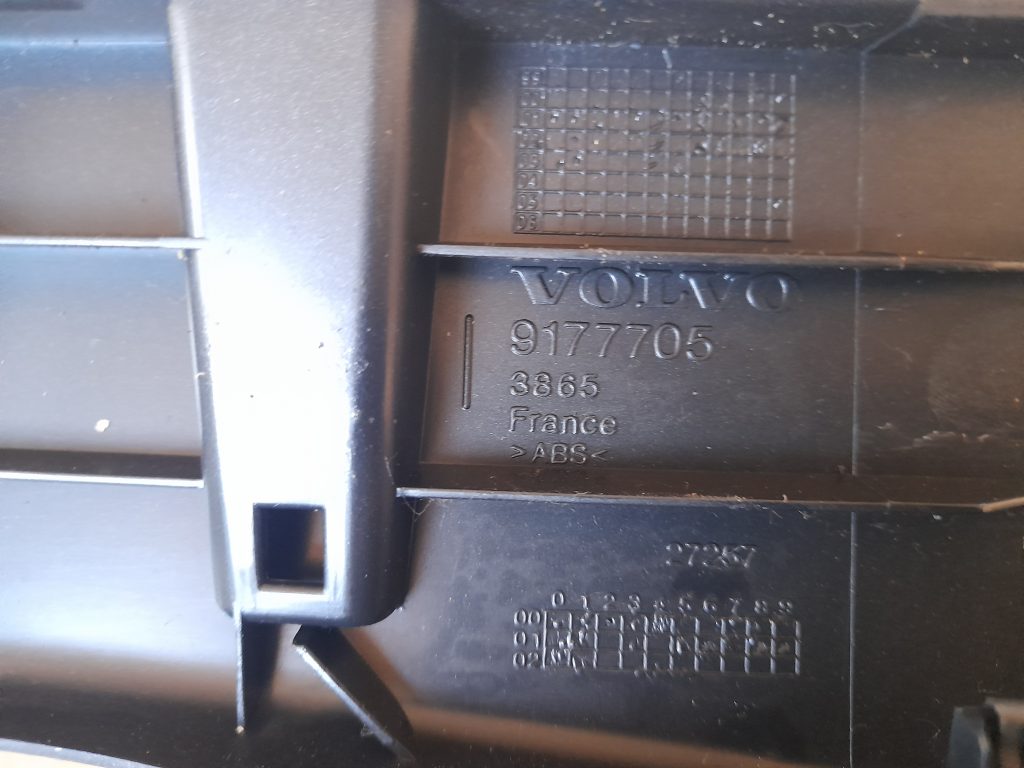 Spidometra apdare priekš VOLVO V70 2003 SILVER 2 Spidometra apdare priekš VOLVO V70 2003 SILVER