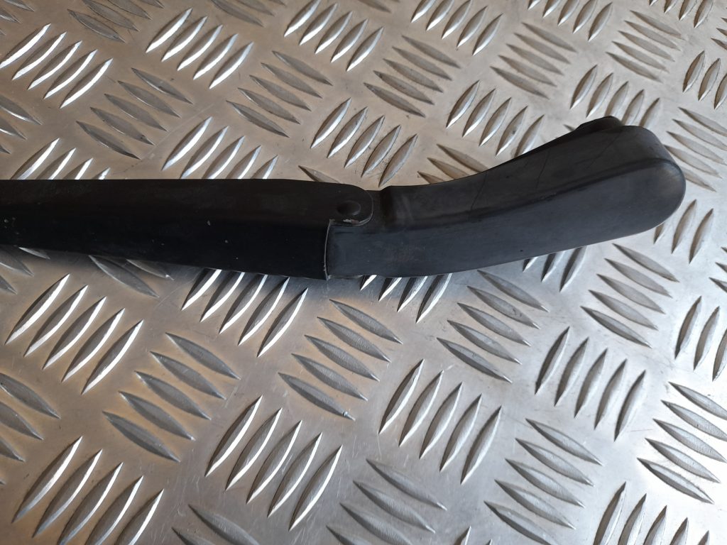 Vējstikla slotu turētāju komplekts priekš VOLVO V70 2003 SILVER