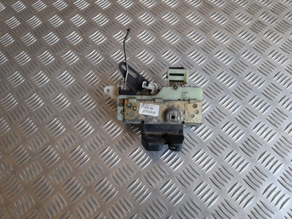 Bagāžnieka vāka slēdzene priekš VOLVO V70 2003 SILVER 1 Bagāžnieka vāka slēdzene priekš VOLVO V70 2003 SILVER