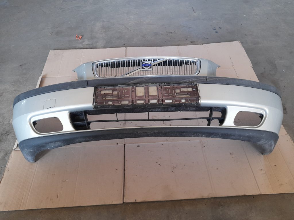 Priekšējais buferis priekš VOLVO V70 2003 SILVER 1 Priekšējais buferis priekš VOLVO V70 2003 SILVER