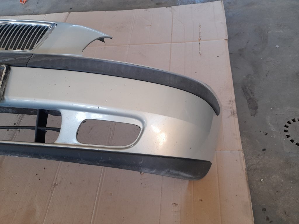 Priekšējais buferis priekš VOLVO V70 2003 SILVER 2 Priekšējais buferis priekš VOLVO V70 2003 SILVER