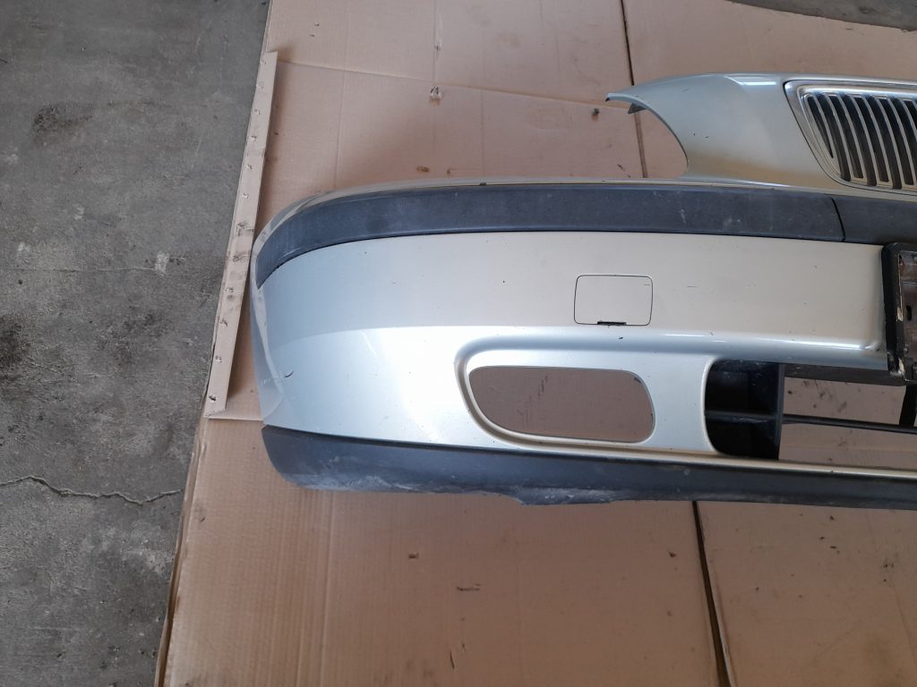 Priekšējais buferis priekš VOLVO V70 2003 SILVER 4 Priekšējais buferis priekš VOLVO V70 2003 SILVER