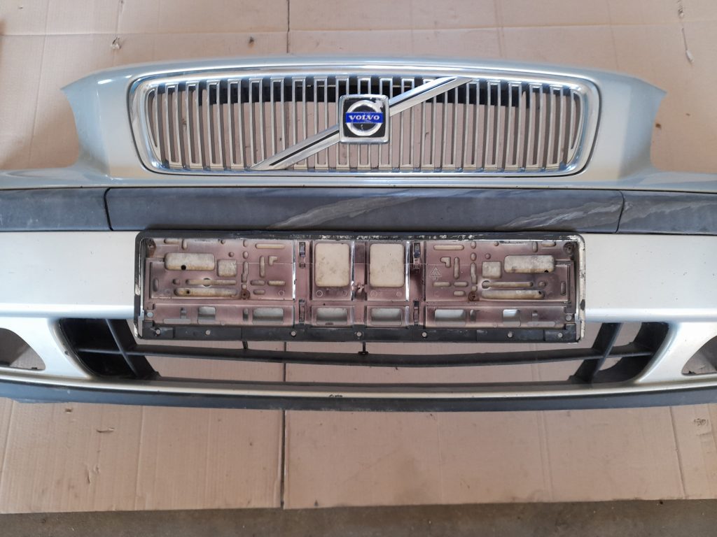 Priekšējais buferis priekš VOLVO V70 2003 SILVER 6 Priekšējais buferis priekš VOLVO V70 2003 SILVER