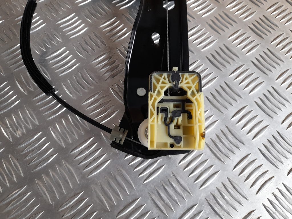 Stikla pacelšanas mehānisms priekšējais labais priekš OPEL ASTRA SPORT 2017 7 Stikla pacelšanas mehānisms priekšējais labais priekš OPEL ASTRA SPORT 2017