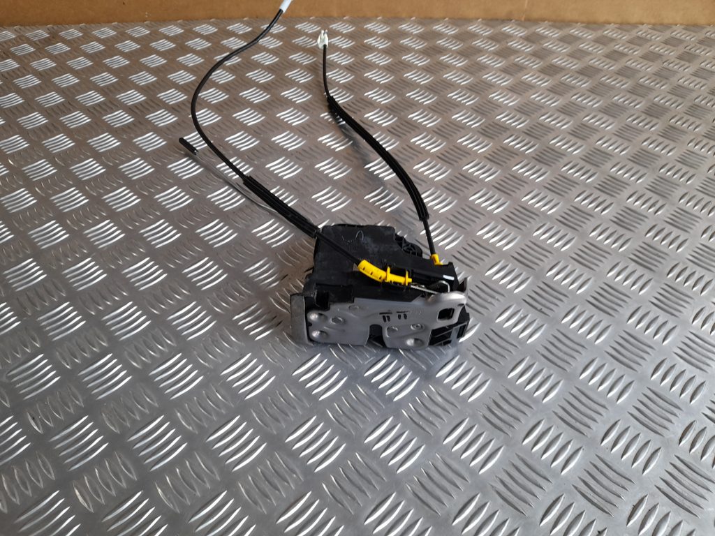 Aizmugurējo labo durvju slēdzene priekš OPEL ASTRA SPORT 2017